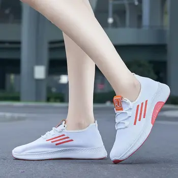 Новые кроссовки, женская дышащая повседневная обувь из сетчатого материала, комфортная обувь на мягкой подошве, нескользящие кроссовки для бега на шнуровке с низким верхом