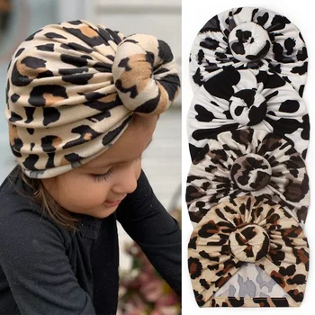 Модные детские леопардовые шапочки с принтом из мягкого хлопка для маленьких девочек, тюрбан для малышей, головной убор для новорожденных, Аксессуары, подарки